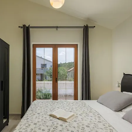 Alora By Interhome Vakantiehuis Pridraga