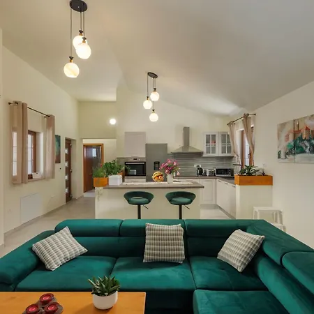 Alora By Interhome * Pridraga